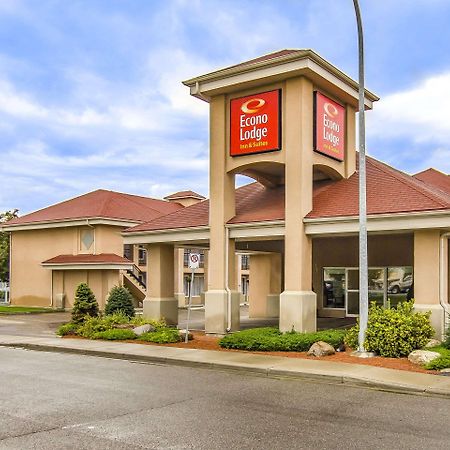 Econo Lodge Inn & Suites Lethbridge Exterior photo