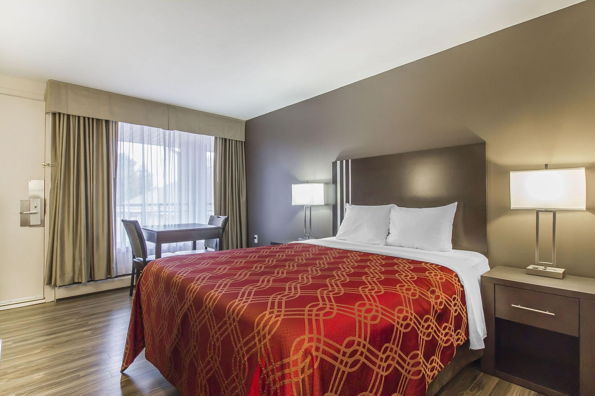 Econo Lodge Inn & Suites Lethbridge Exterior photo