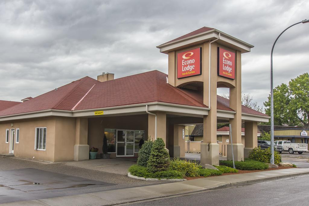 Econo Lodge Inn & Suites Lethbridge Exterior photo