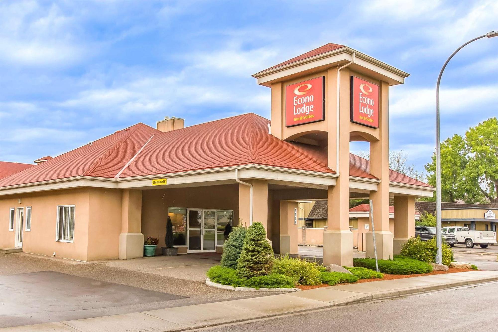 Econo Lodge Inn & Suites Lethbridge Exterior photo