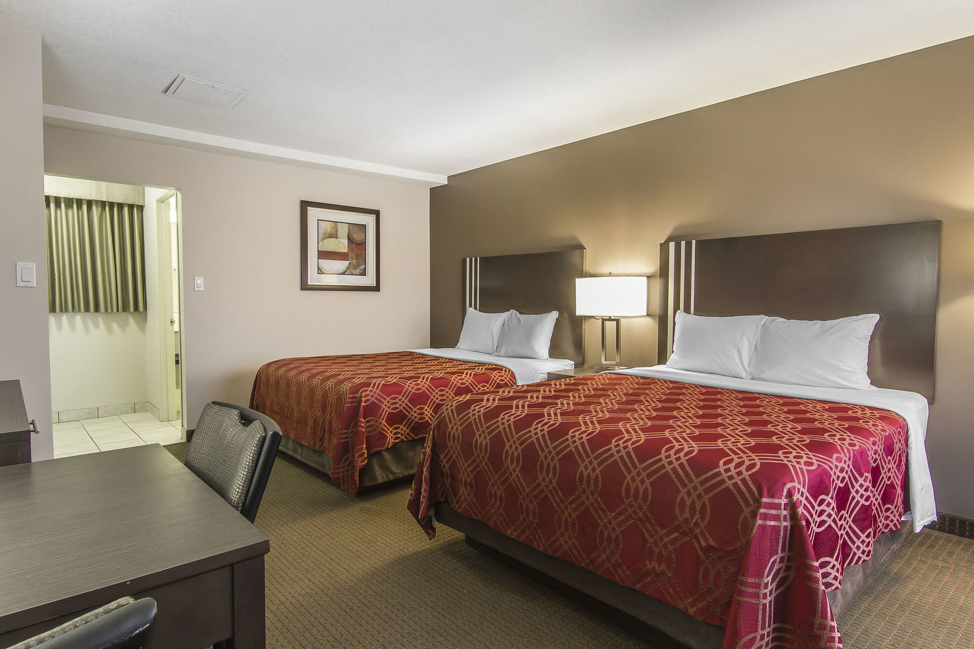 Econo Lodge Inn & Suites Lethbridge Room photo